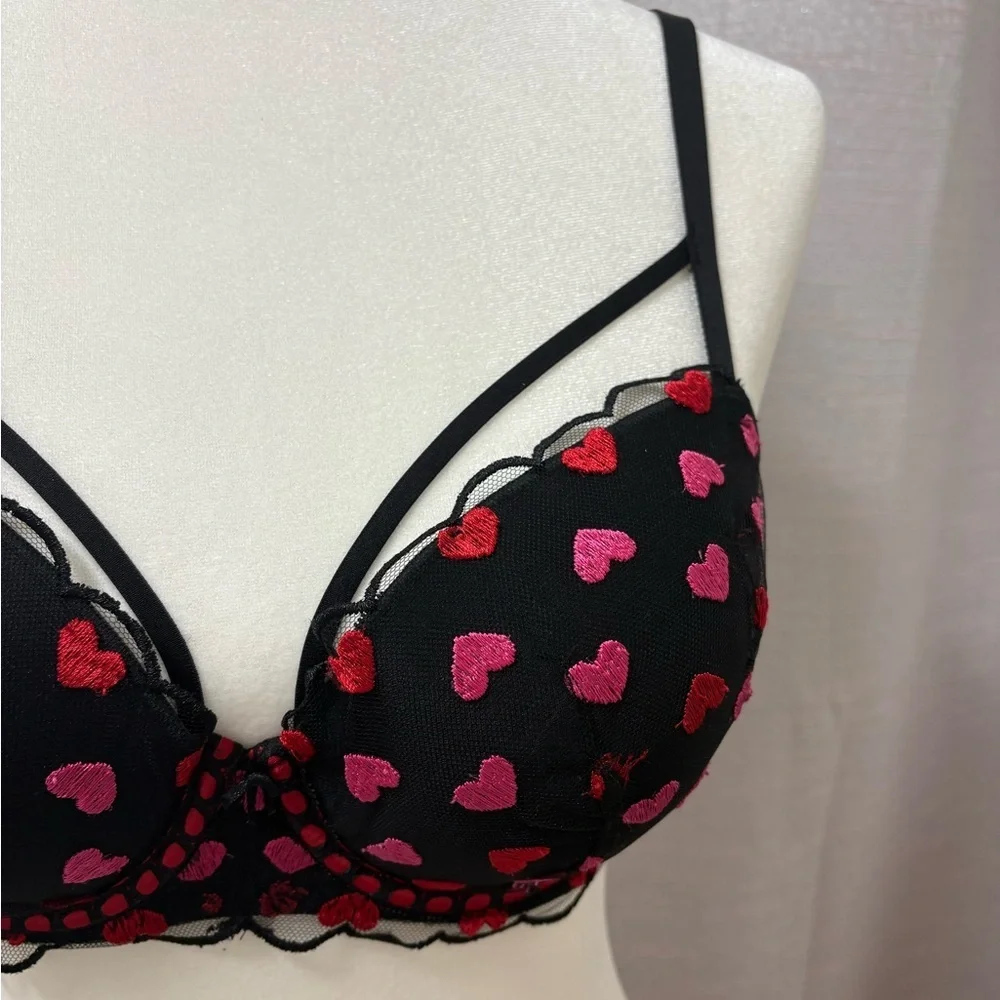 Victoria's Secret Angels Black and Pink,Red Heart Bra Size 32DDD Embroidered